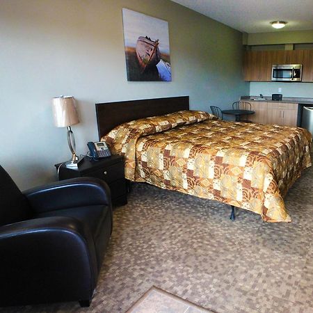 Alberta Beach Inn And Suites Eksteriør billede