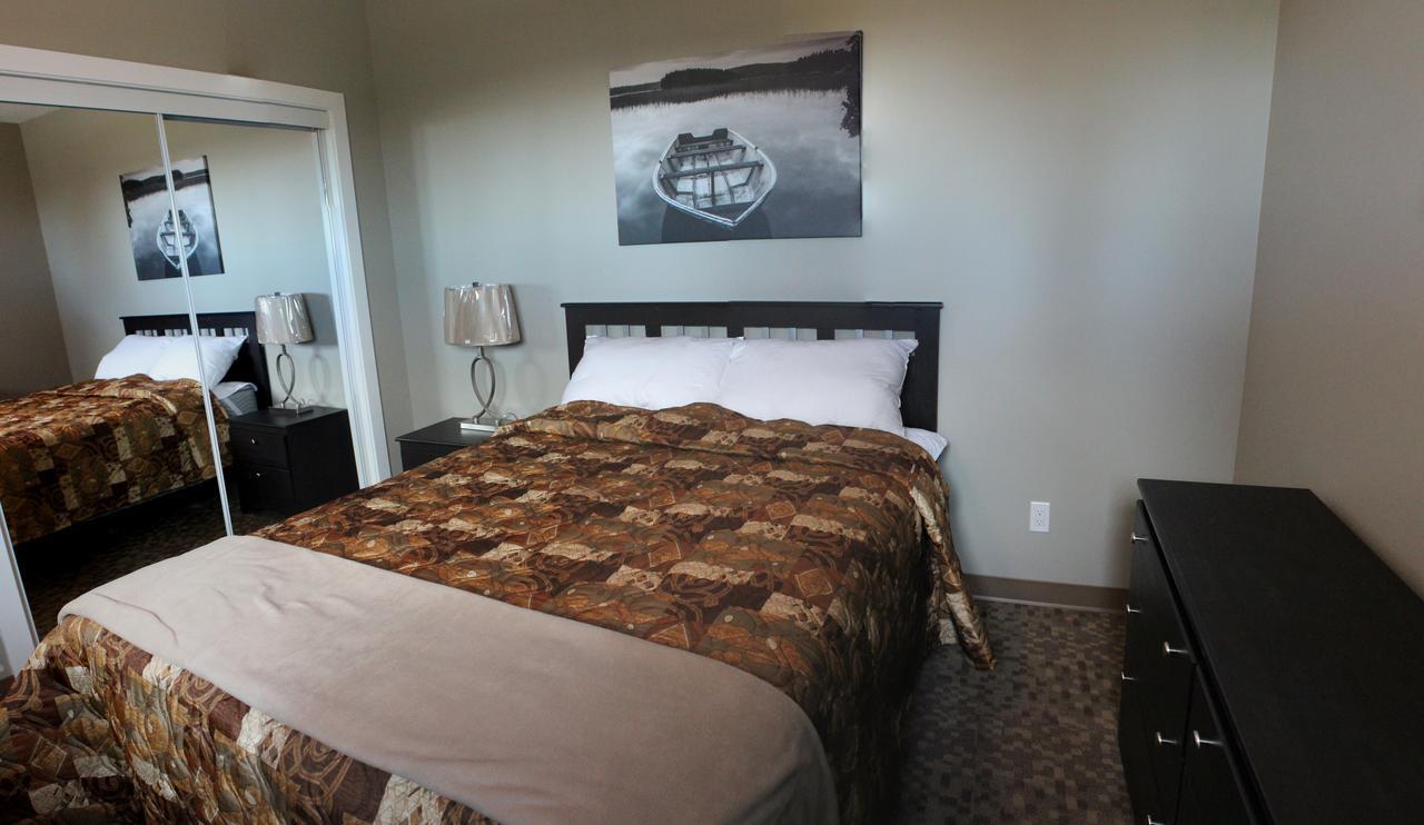 Alberta Beach Inn And Suites Eksteriør billede